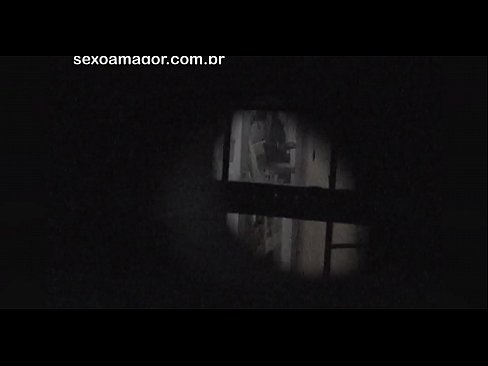 ❤️ Блондинку тайно снимает на видео соседский вуайерист, спрятанный за полыми кирпичами ☑ Видео ебли на сайте dreamlandpassionfever.ru ☑